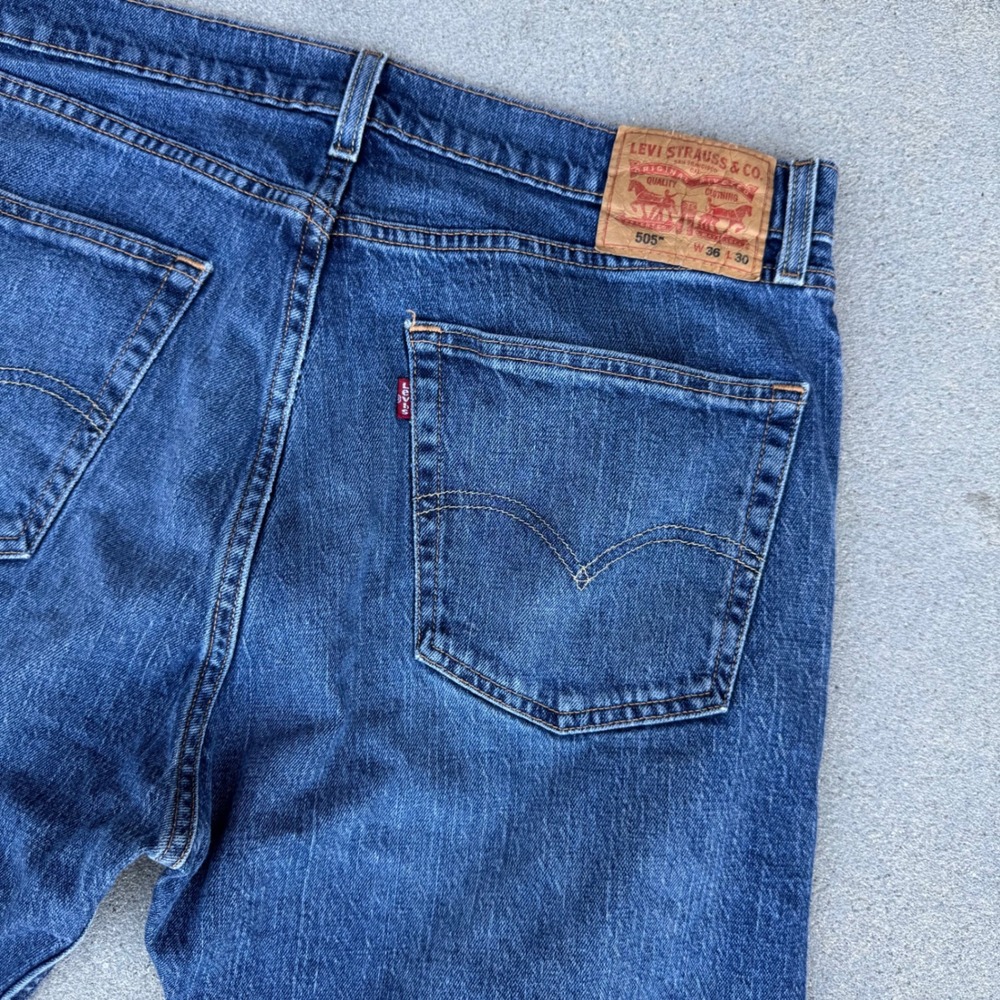 Levi's 505 Regular Fit Jeans Mens 36x30 Medium Wash Blue Straight Leg Denim
